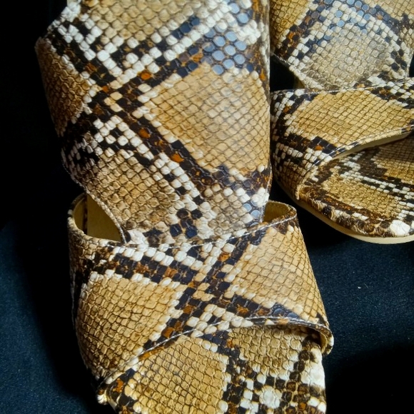 BOGOFREE SZ9.5 HEELS. GREAT CONDITION - Picture 15 of 16